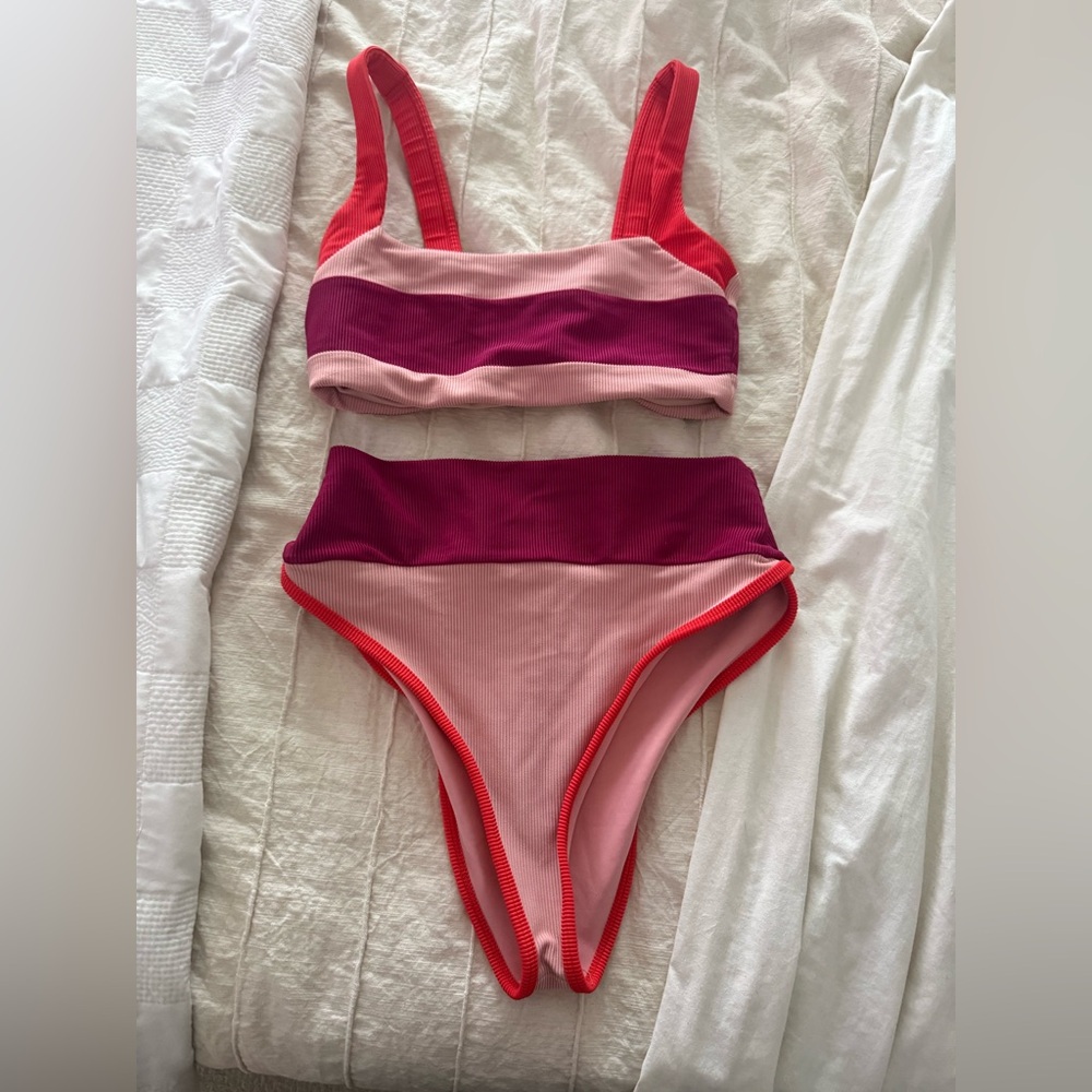 Beach Riot set